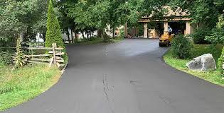 Best Driveway Pressure Washing  in Clinton, IA